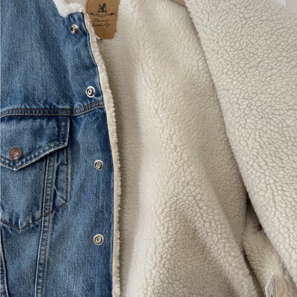 Oversized Cropped Denim and Sherpa jacket - Picture 5 of 8